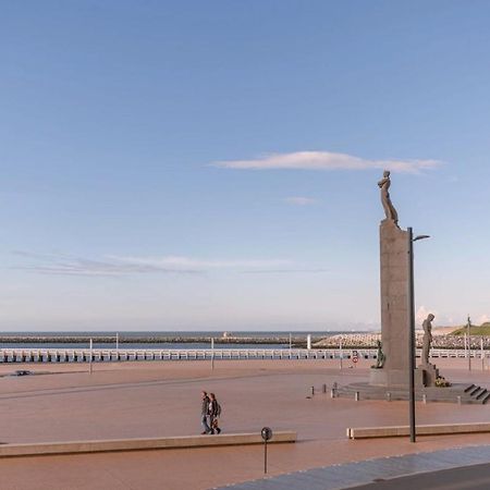 Apartment Maritime View At Commodore Oostende Bagian luar foto