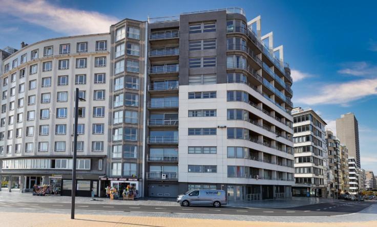 Apartment Maritime View At Commodore Oostende Bagian luar foto